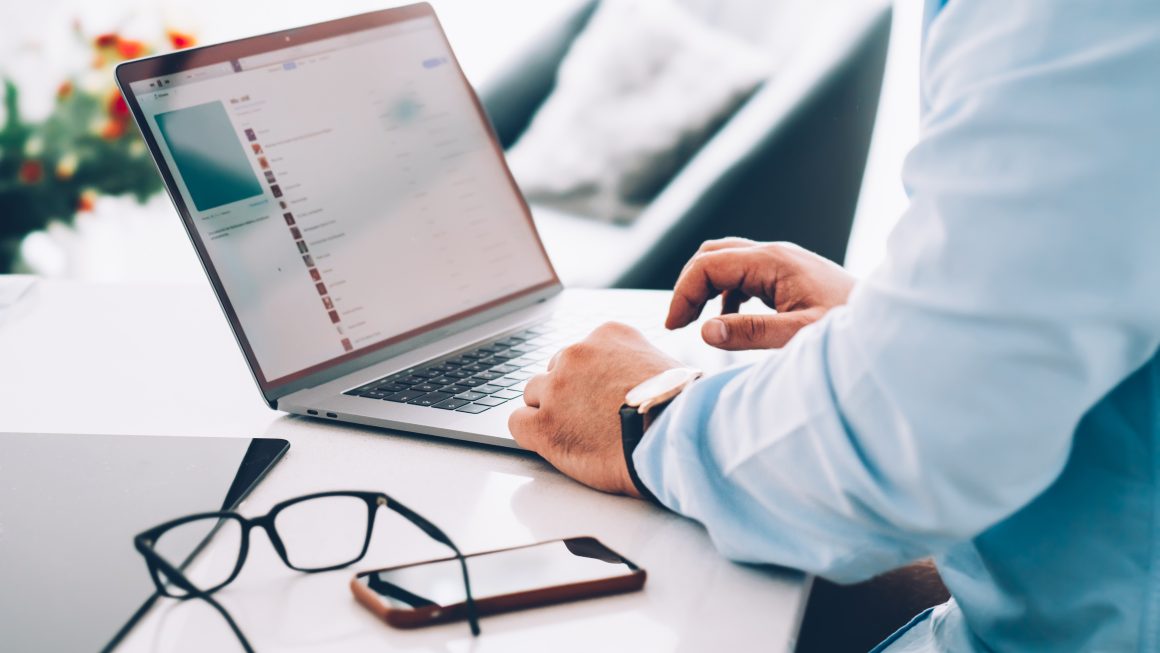 E. sveikatos sistemos veikla stabilizavosi